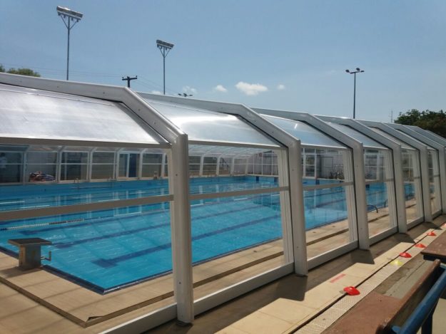 A Legítima Cobertura Telescópica de Piscina